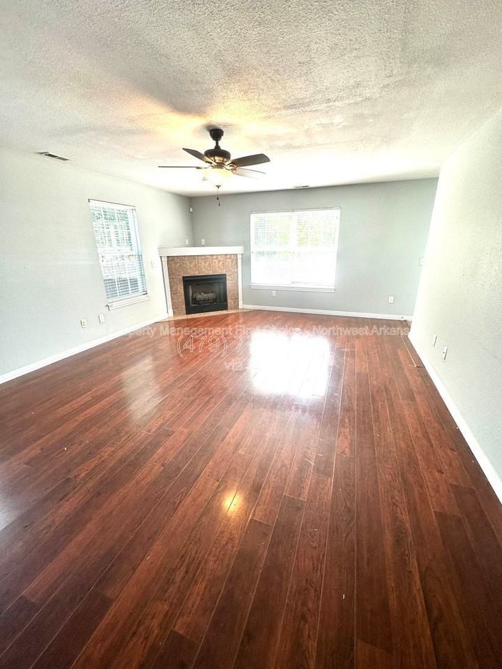 3705 Sw Hansom Loop - Photo 5 of 26