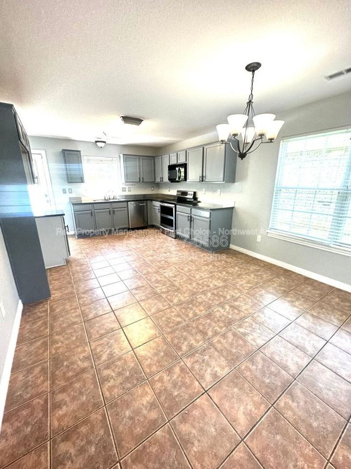 3705 Sw Hansom Loop - Photo 7 of 26