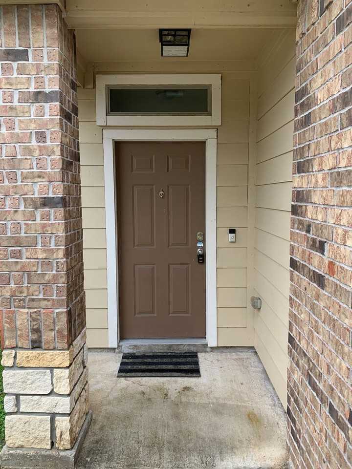 17038 Wilthorne Gardens Ct - Photo 2 of 25