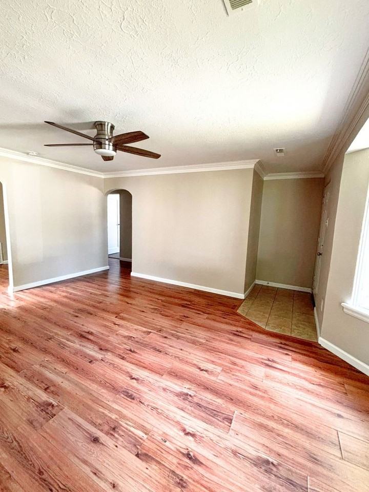 703 S Diamond St - Photo 3 of 14