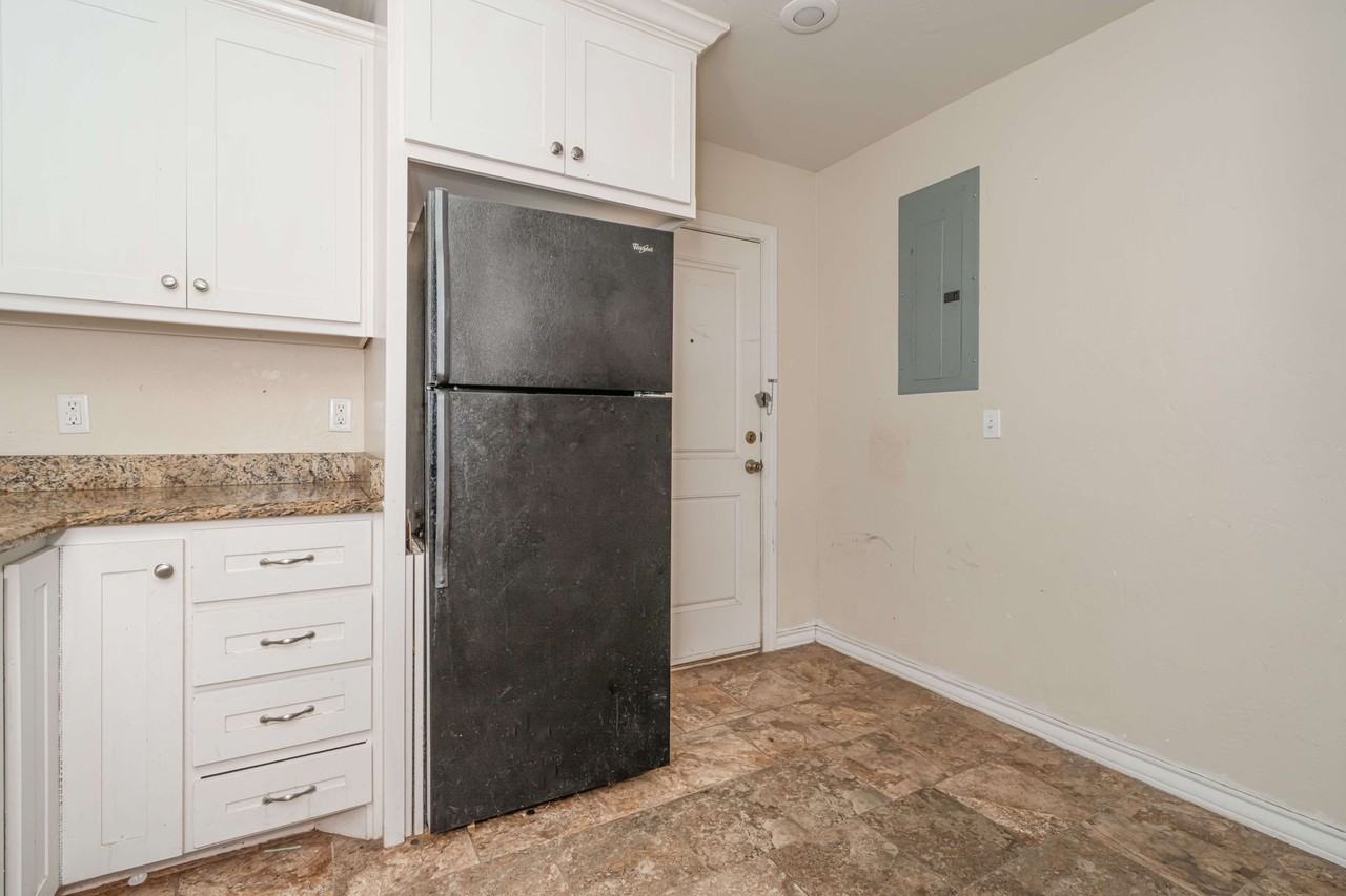 3501 Van Buren Street - Photo 5 of 13