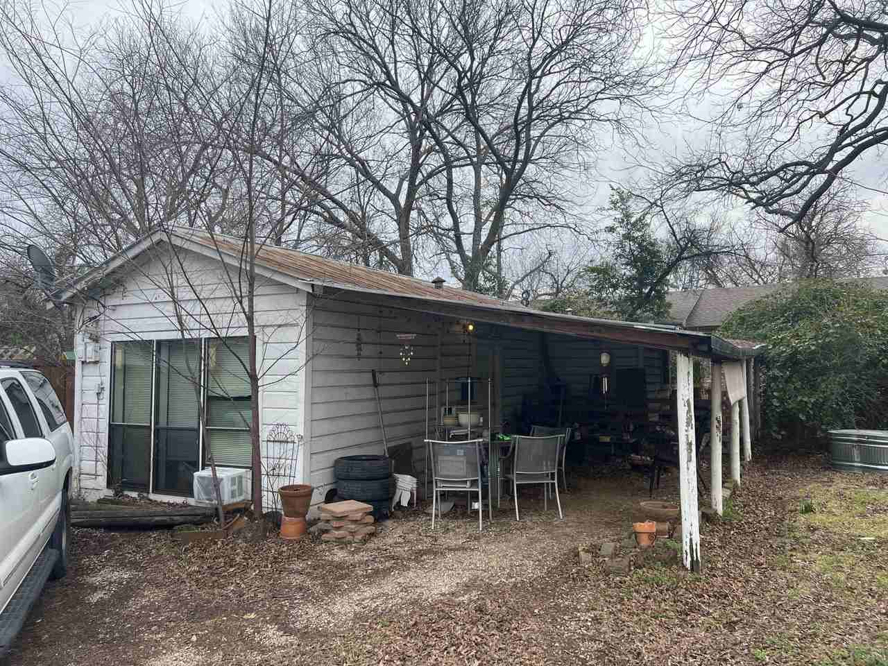 110 Peach St - Photo 2 of 2