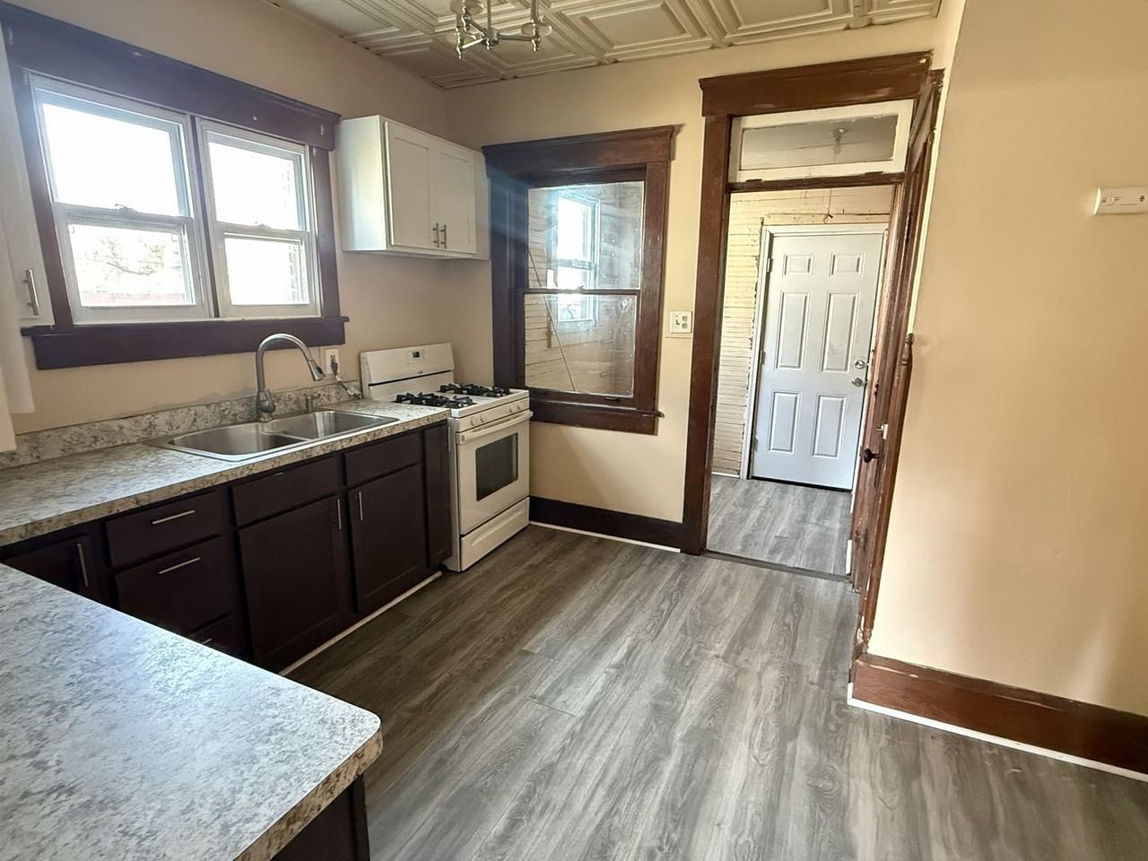 1432 Louisiana Ave Nw - Photo 7 of 19