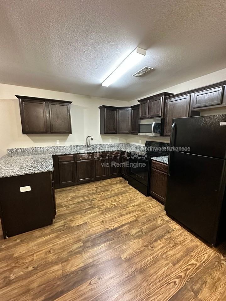 2900 Sw Amberwood Ave #2 - Photo 3 of 22