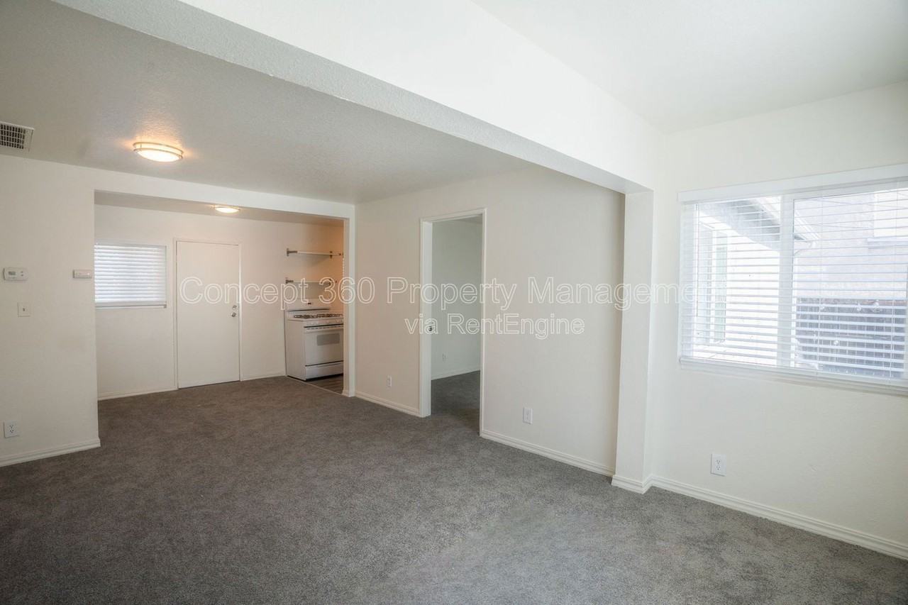 1016 Lime Ave - Photo 4 of 23