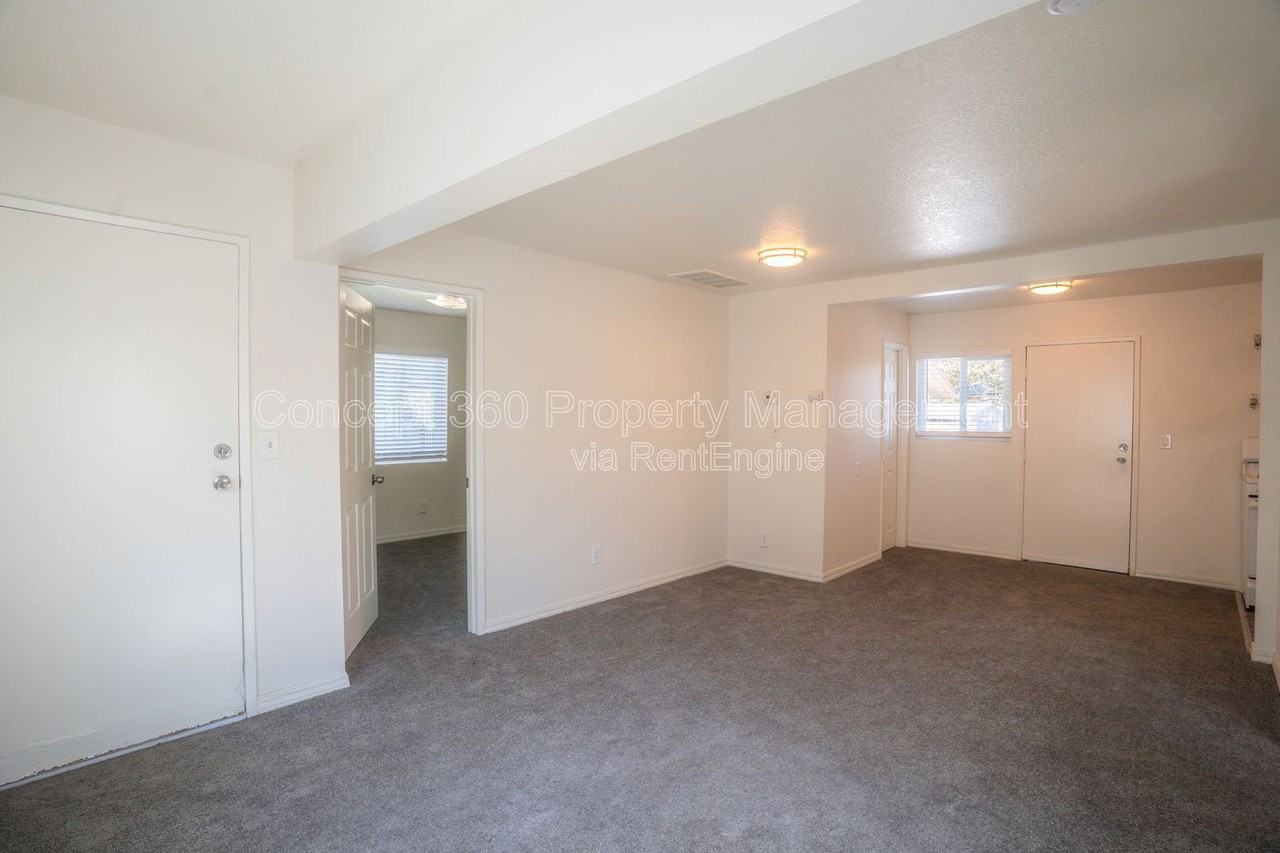 1016 Lime Ave - Photo 6 of 23