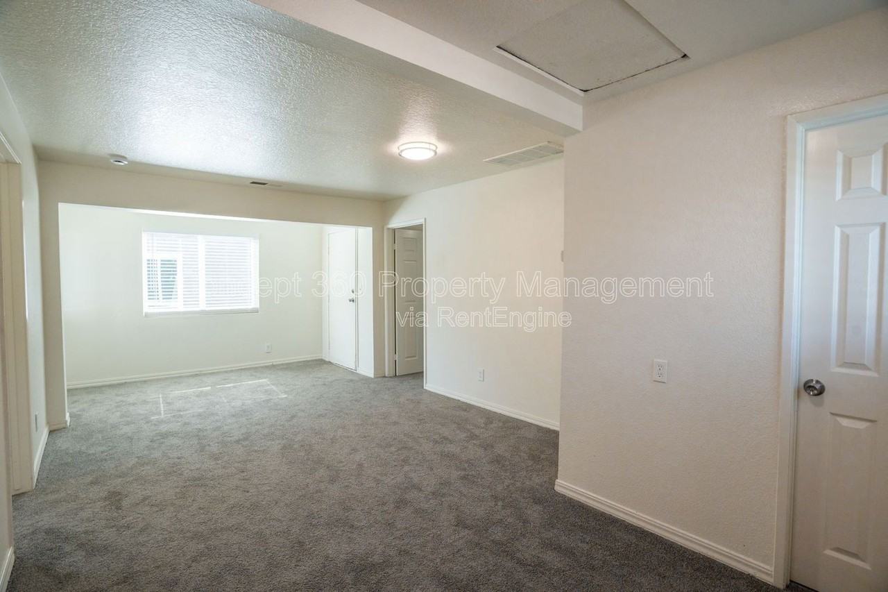 1016 Lime Ave - Photo 7 of 23