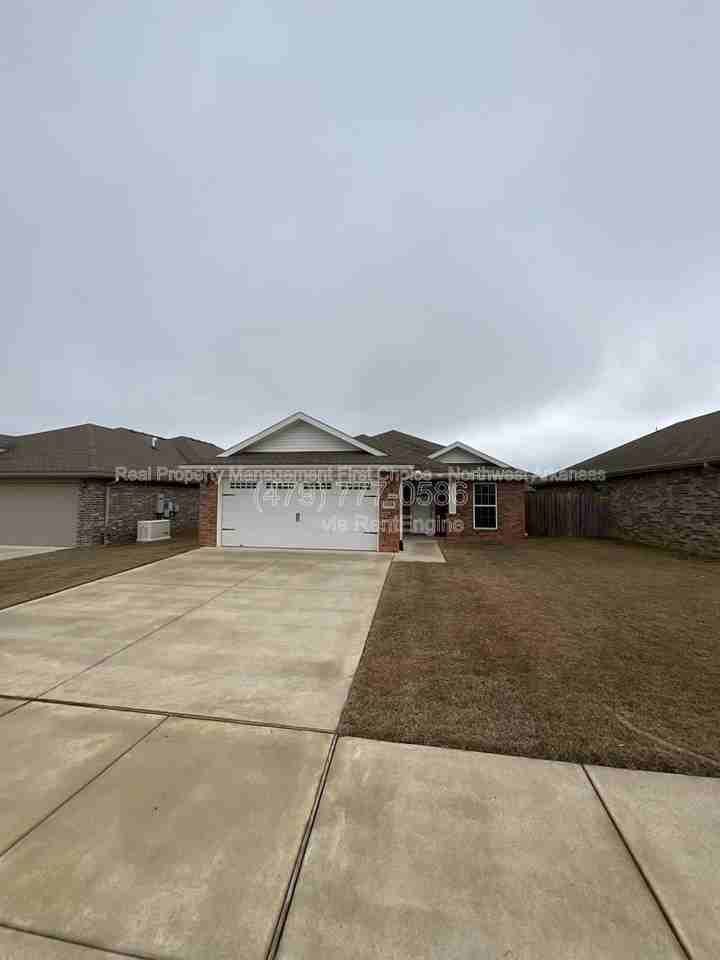 6110 Nw Mcclellen St - Photo 2 of 24