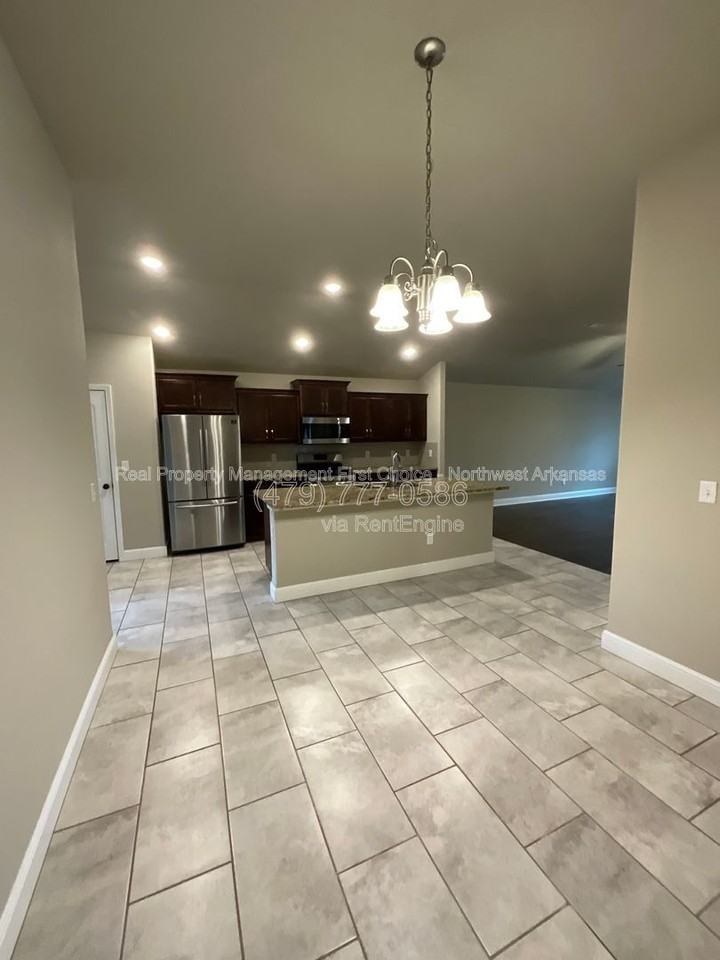 6110 Nw Mcclellen St - Photo 5 of 24