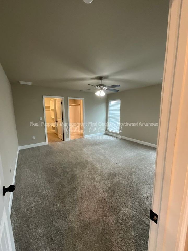 6110 Nw Mcclellen St - Photo 7 of 24