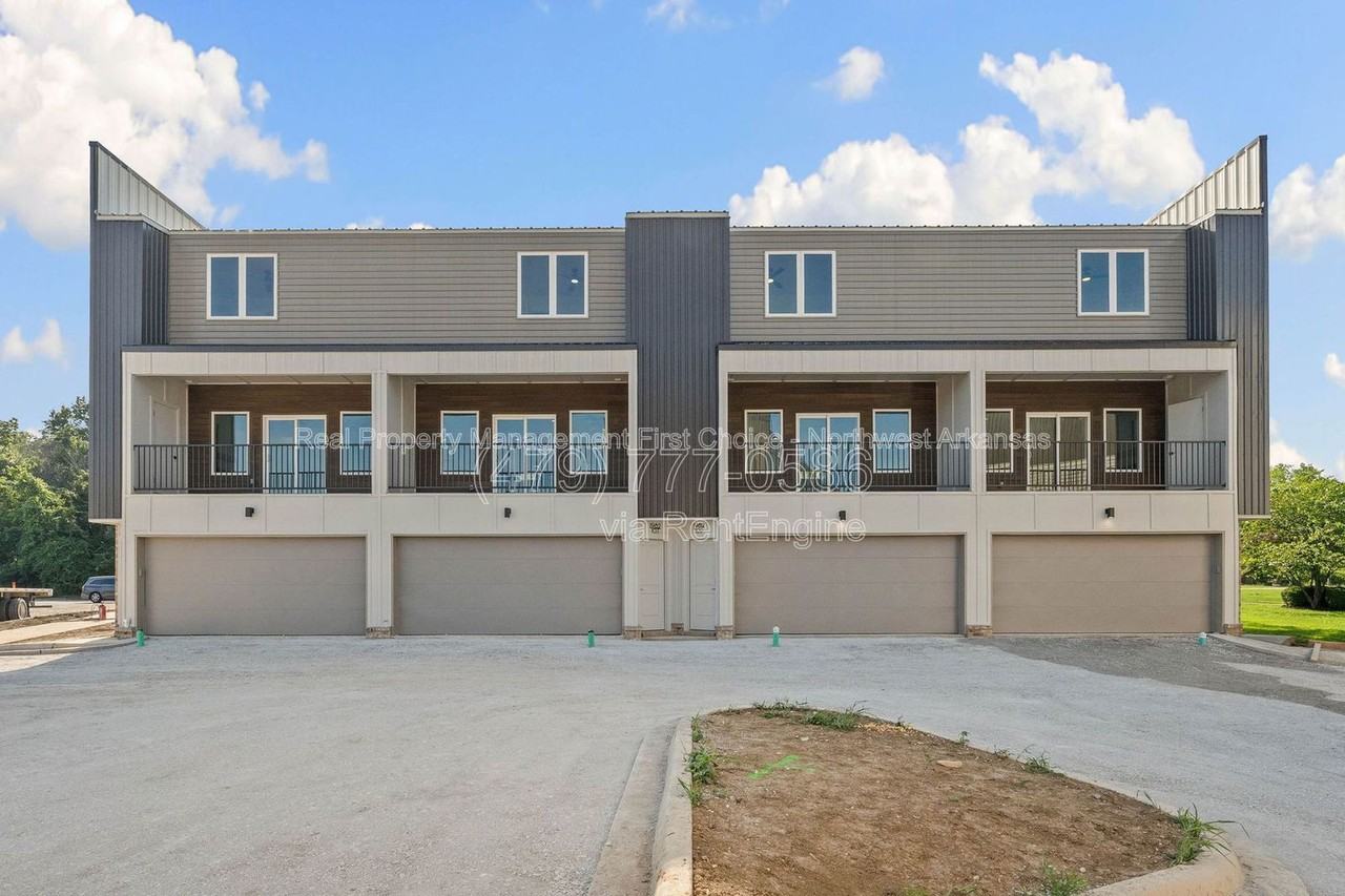 1982 S Razorback Rd #102 - Photo 2 of 50