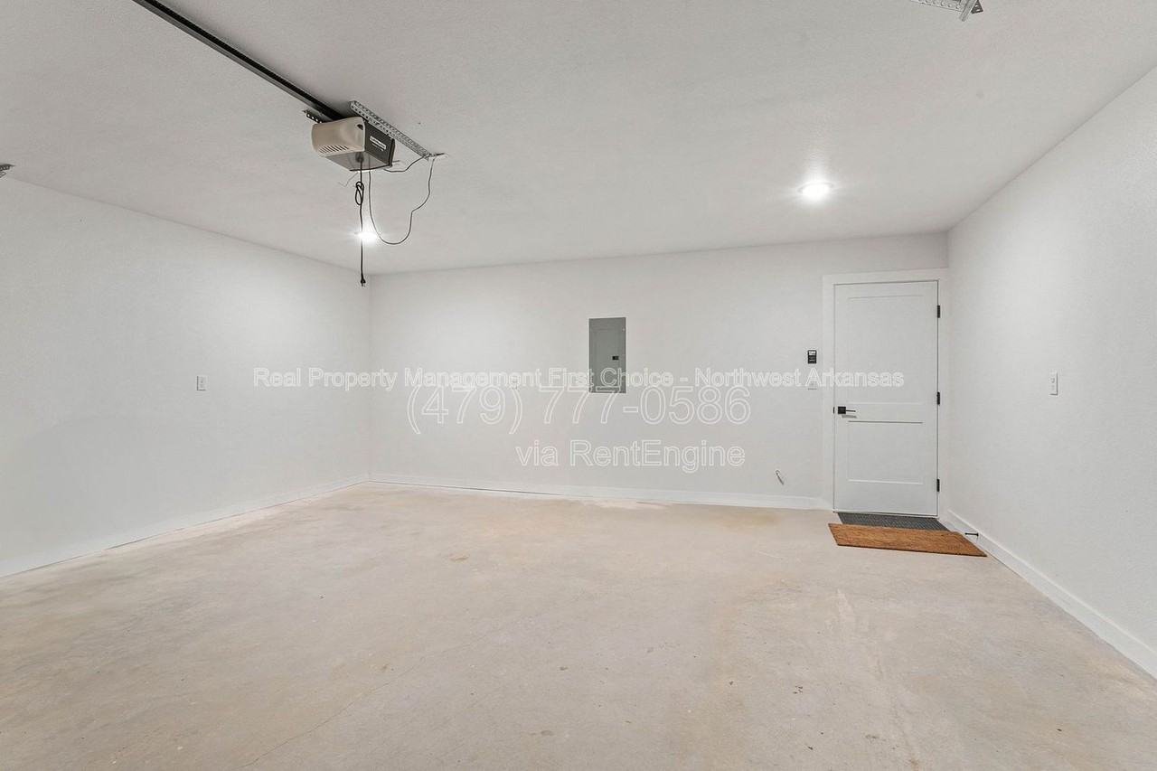 1982 S Razorback Rd #102 - Photo 4 of 50