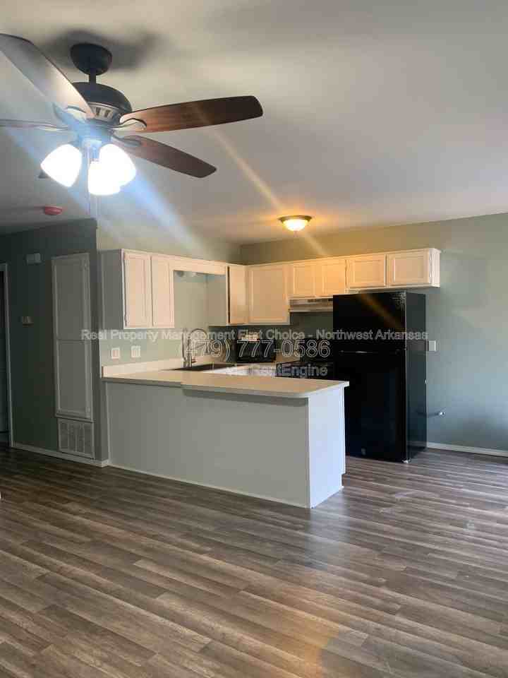 205 W Parks St #A - Photo 6 of 15