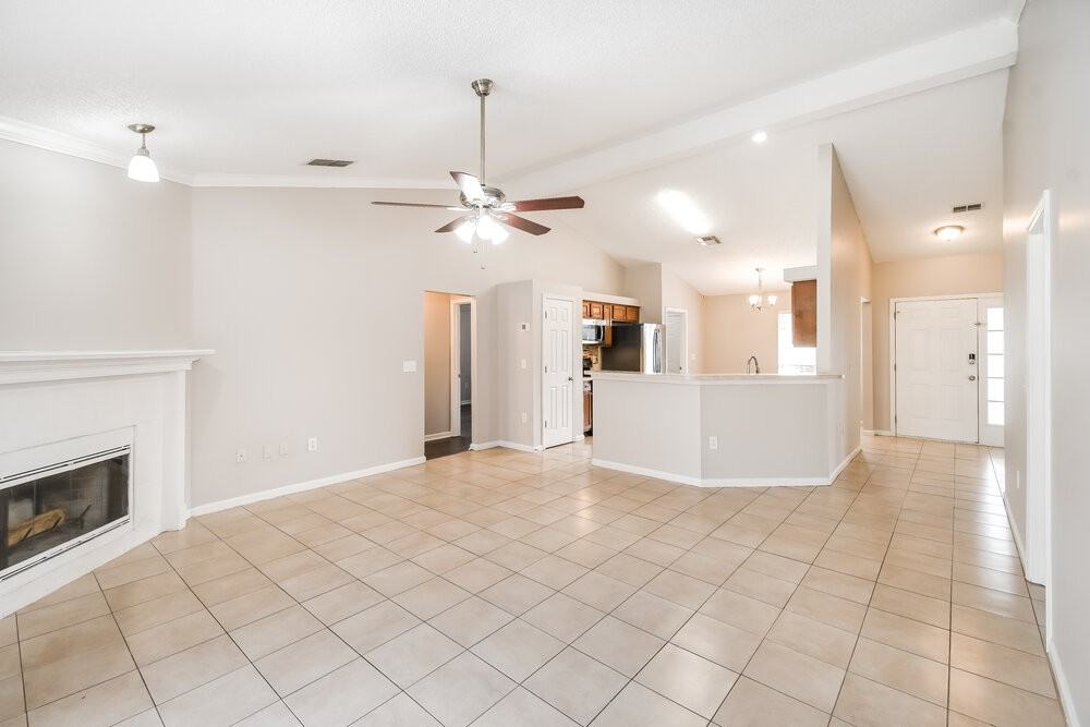 1748 Northglen Cir - Photo 3 of 16