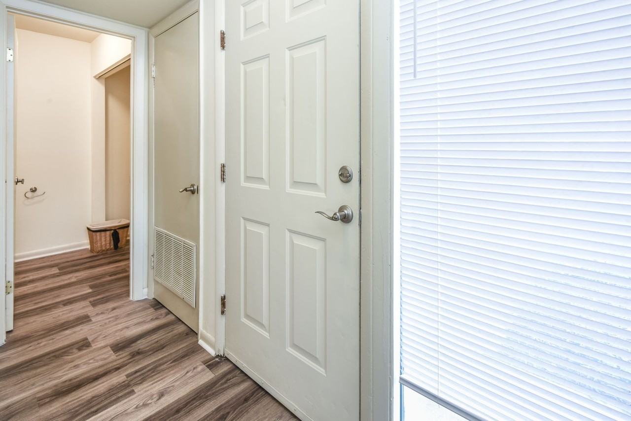 3859 Staffordshire Ln - Photo 3 of 28