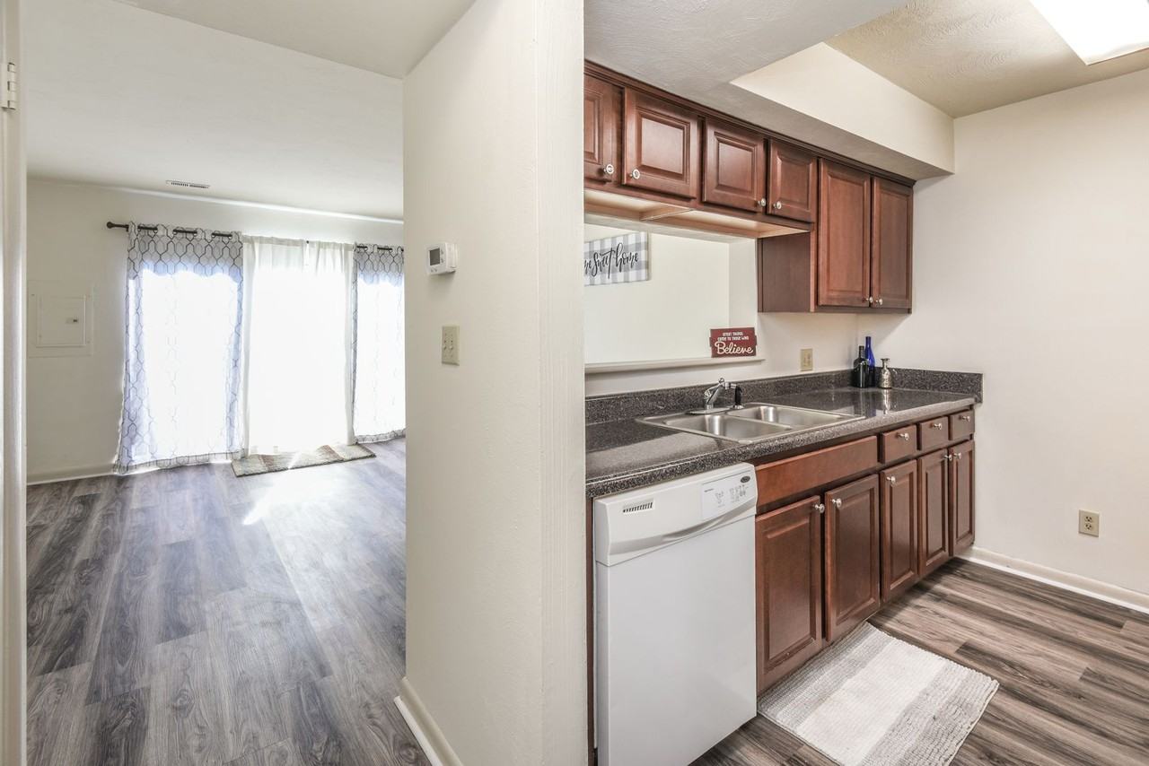 3859 Staffordshire Ln - Photo 5 of 28