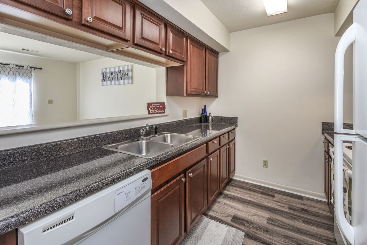 3859 Staffordshire Ln - Photo 6 of 28