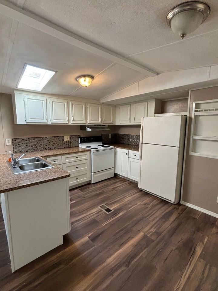 5300 Croton St - Photo 4 of 17