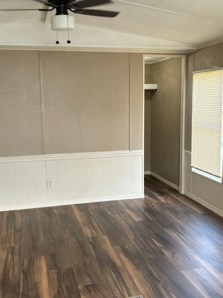 5300 Croton St - Photo 7 of 17