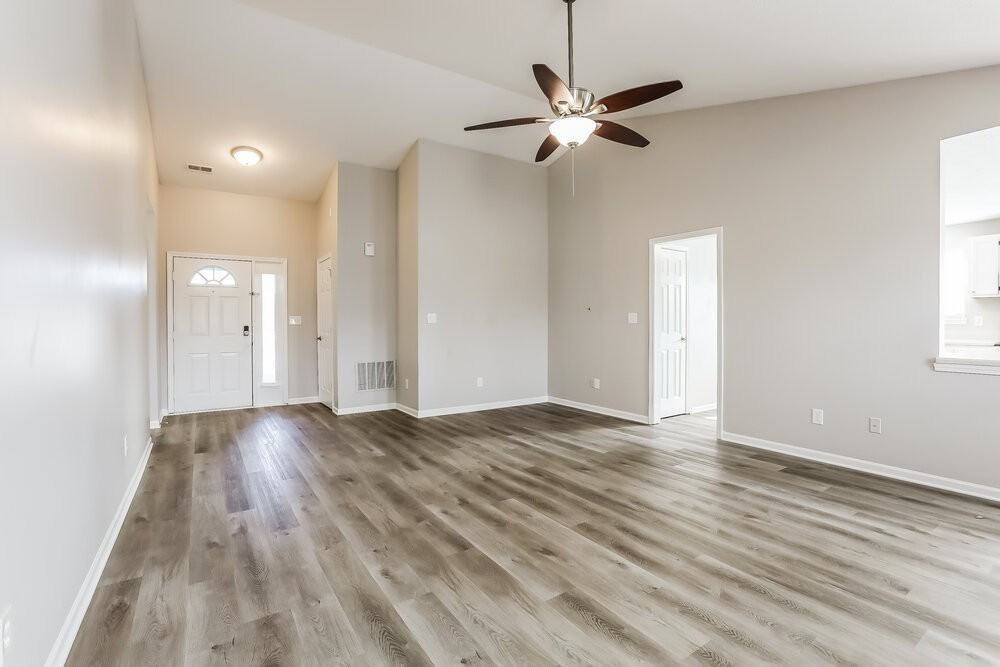 7266 Plantation Ln - Photo 3 of 16