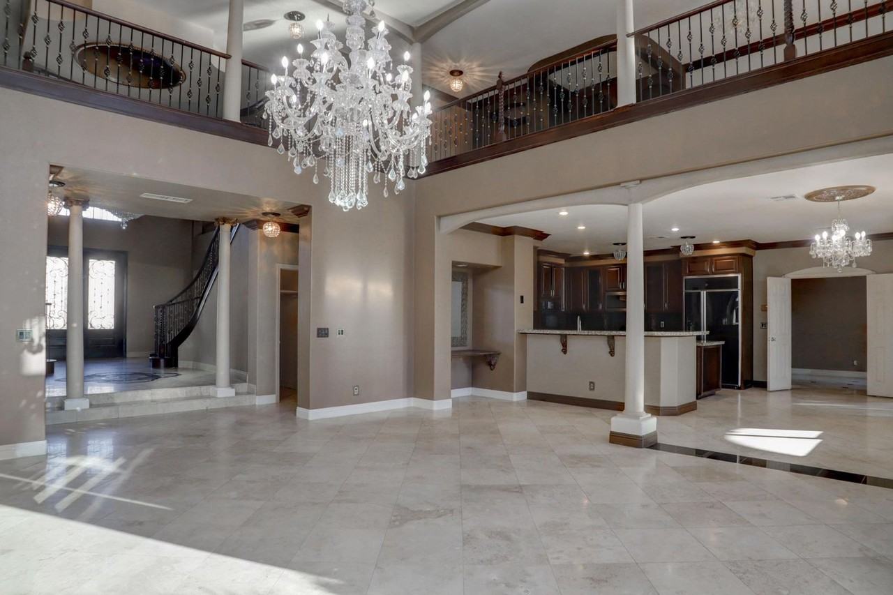 10151 Arkell Ct - Photo 4 of 50