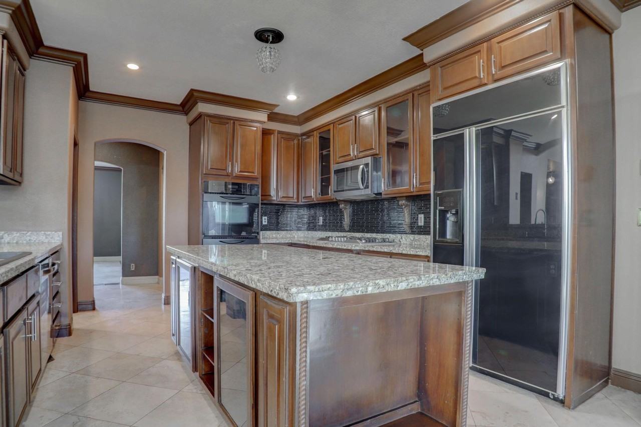 10151 Arkell Ct - Photo 6 of 50