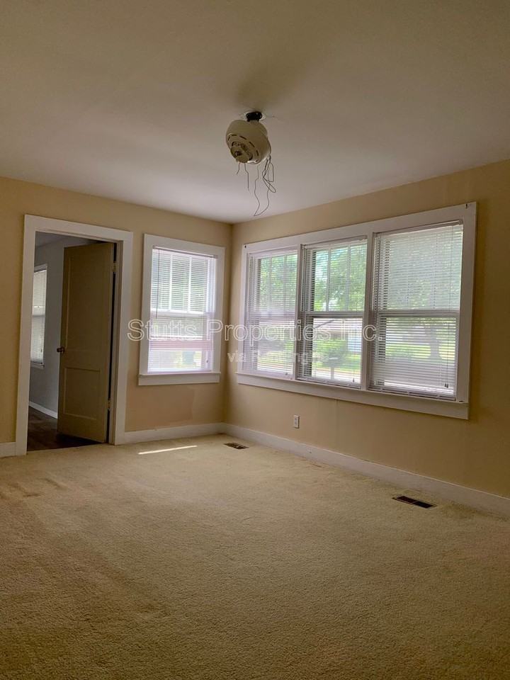 1611 Southern Blvd - Photo 2 of 12