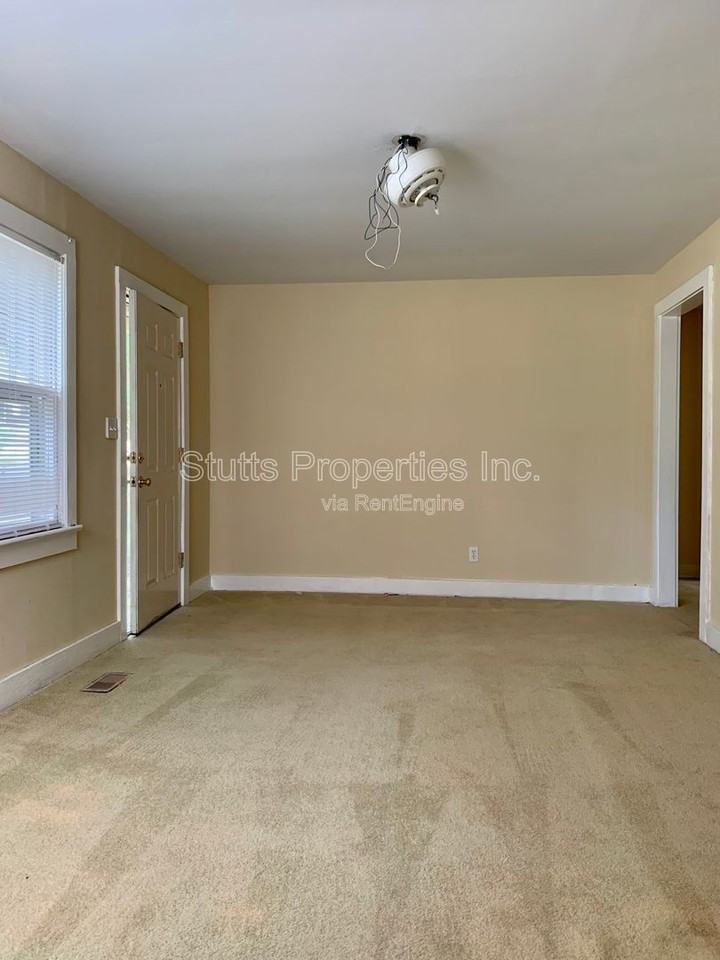 1611 Southern Blvd - Photo 3 of 12