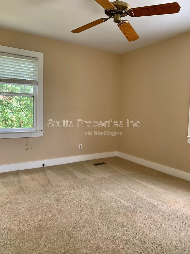 1611 Southern Blvd - Photo 7 of 12