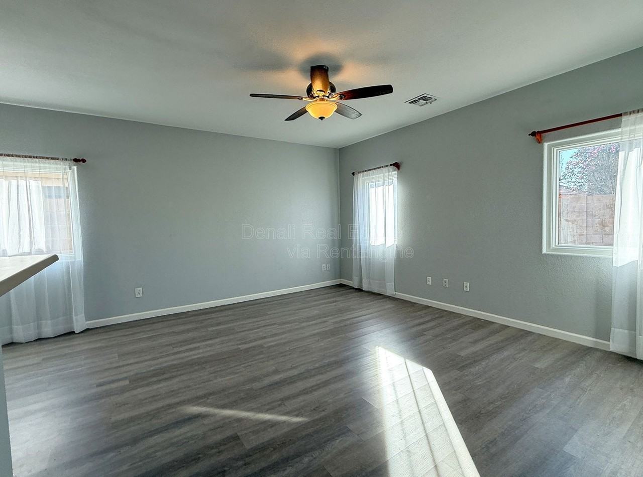 13874 N 91st Dr - Photo 4 of 25