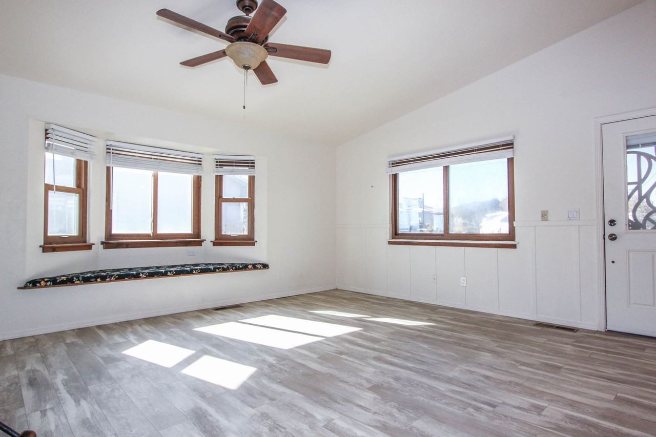 1979 N Quartz Dr - Photo 3 of 21