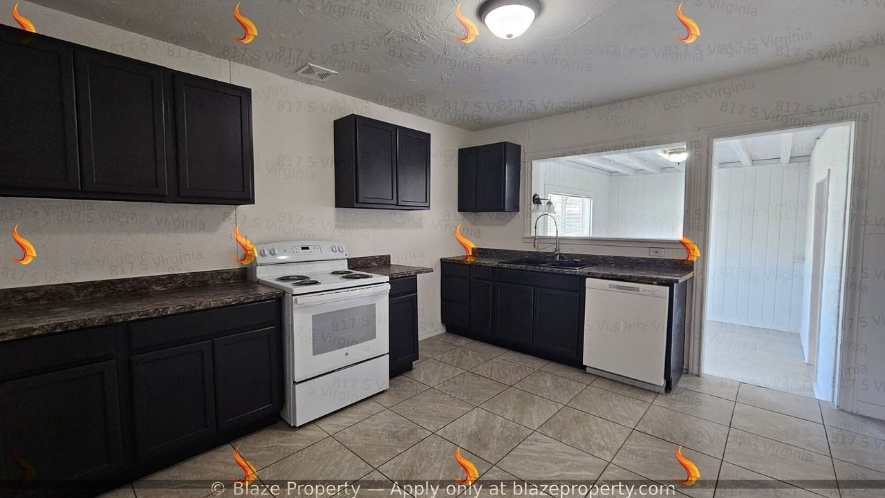 817 S Virginia St - Photo 4 of 20