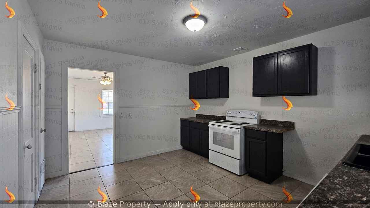 817 S Virginia St - Photo 5 of 20