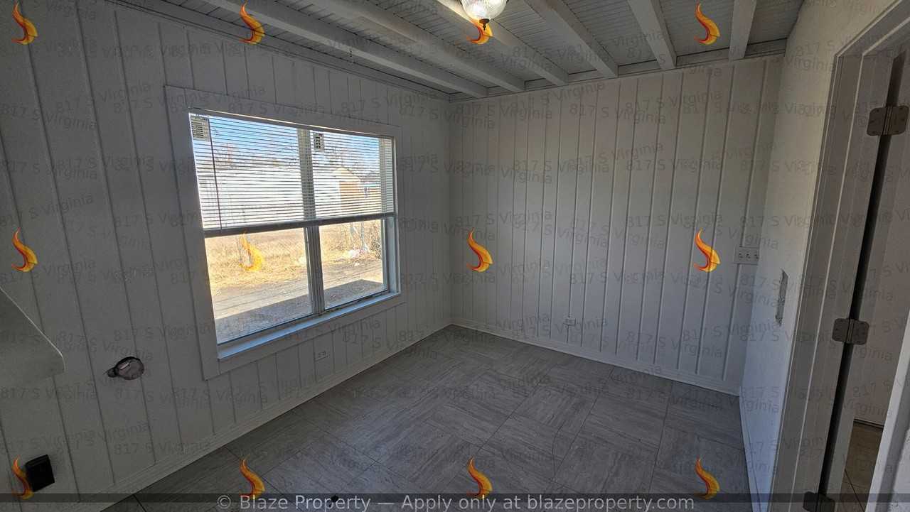 817 S Virginia St - Photo 6 of 20