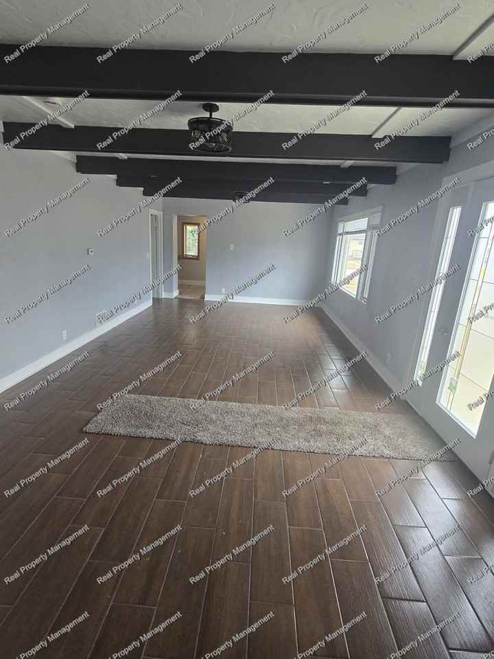 121 S Cline Ave - Photo 2 of 19