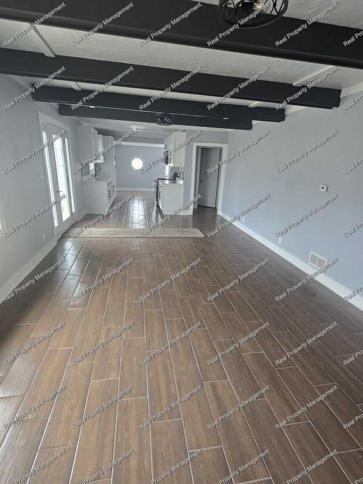 121 S Cline Ave - Photo 3 of 19