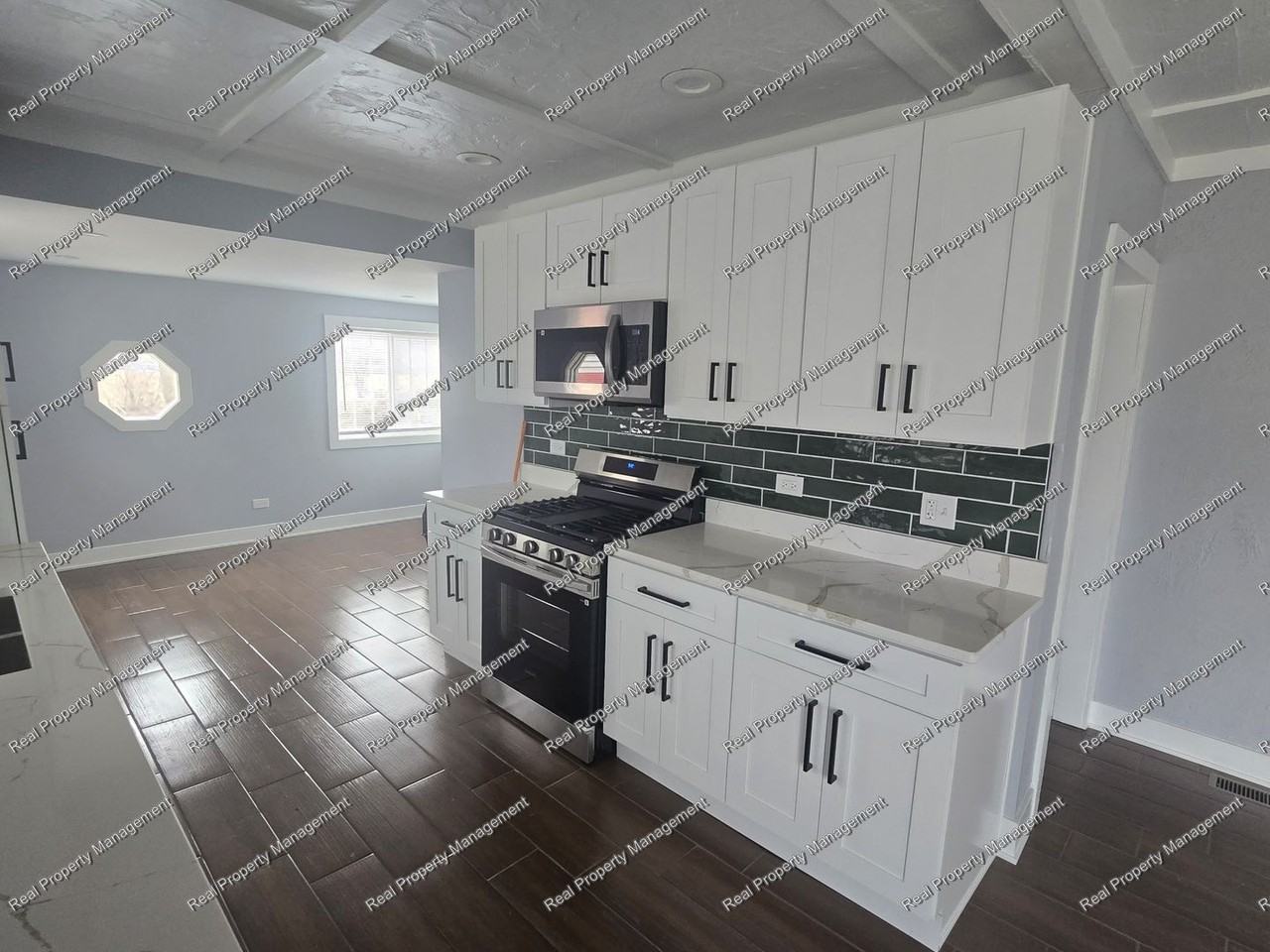 121 S Cline Ave - Photo 5 of 19