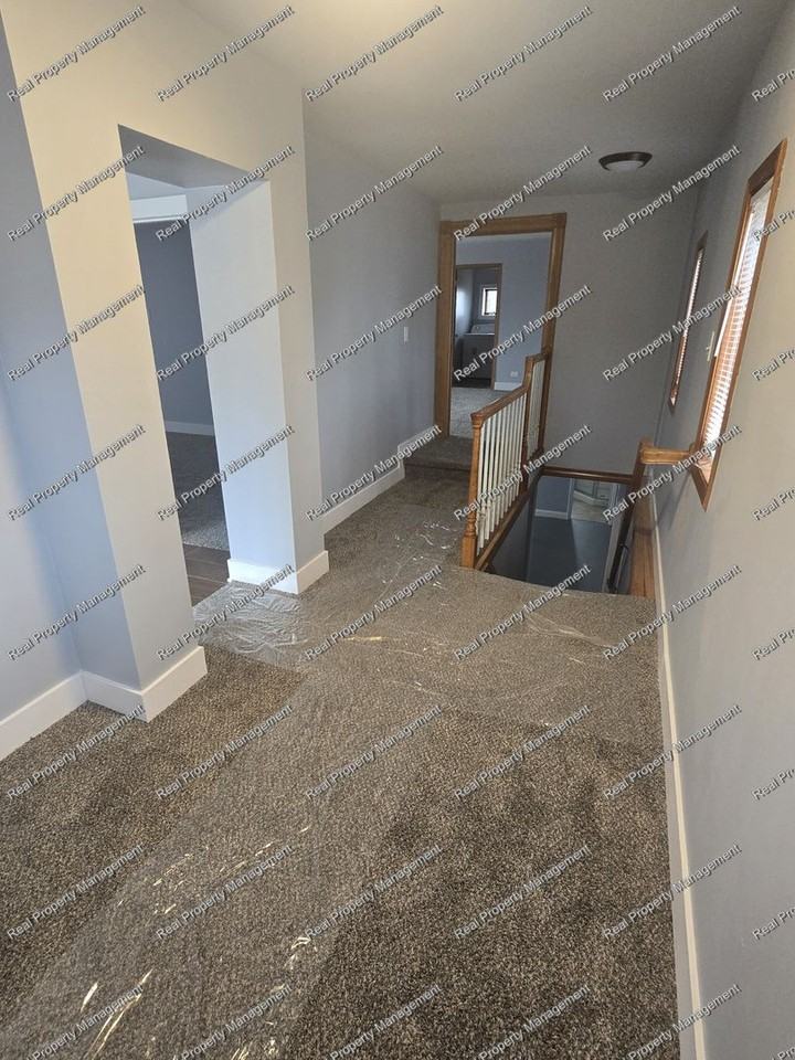 121 S Cline Ave - Photo 6 of 19