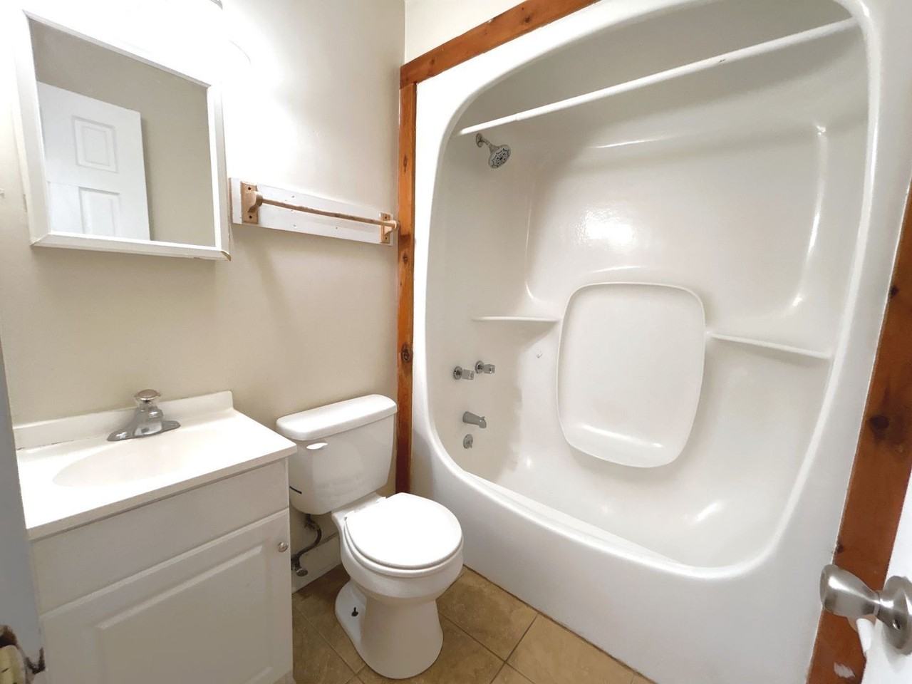 1368 Indianola Ave #C - Photo 7 of 10