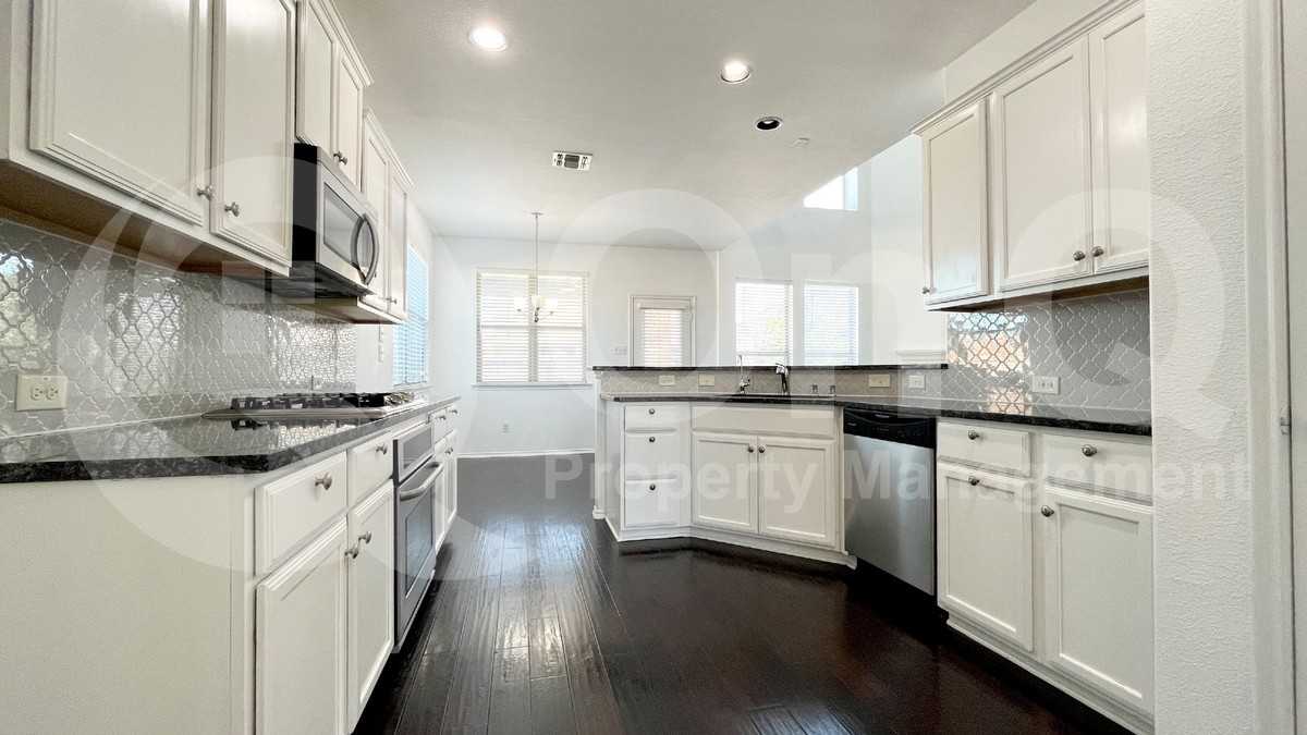 101 Rocky Pine Rd - Photo 5 of 34