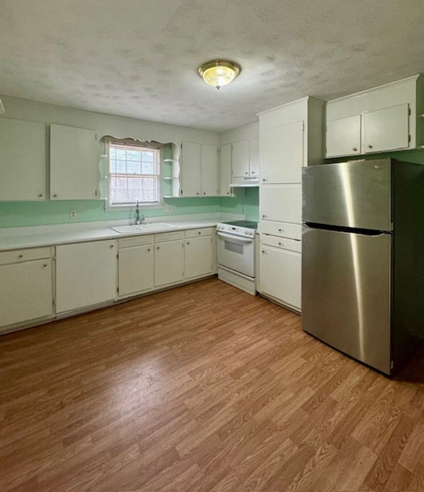 1220 E Main St - Photo 2 of 5