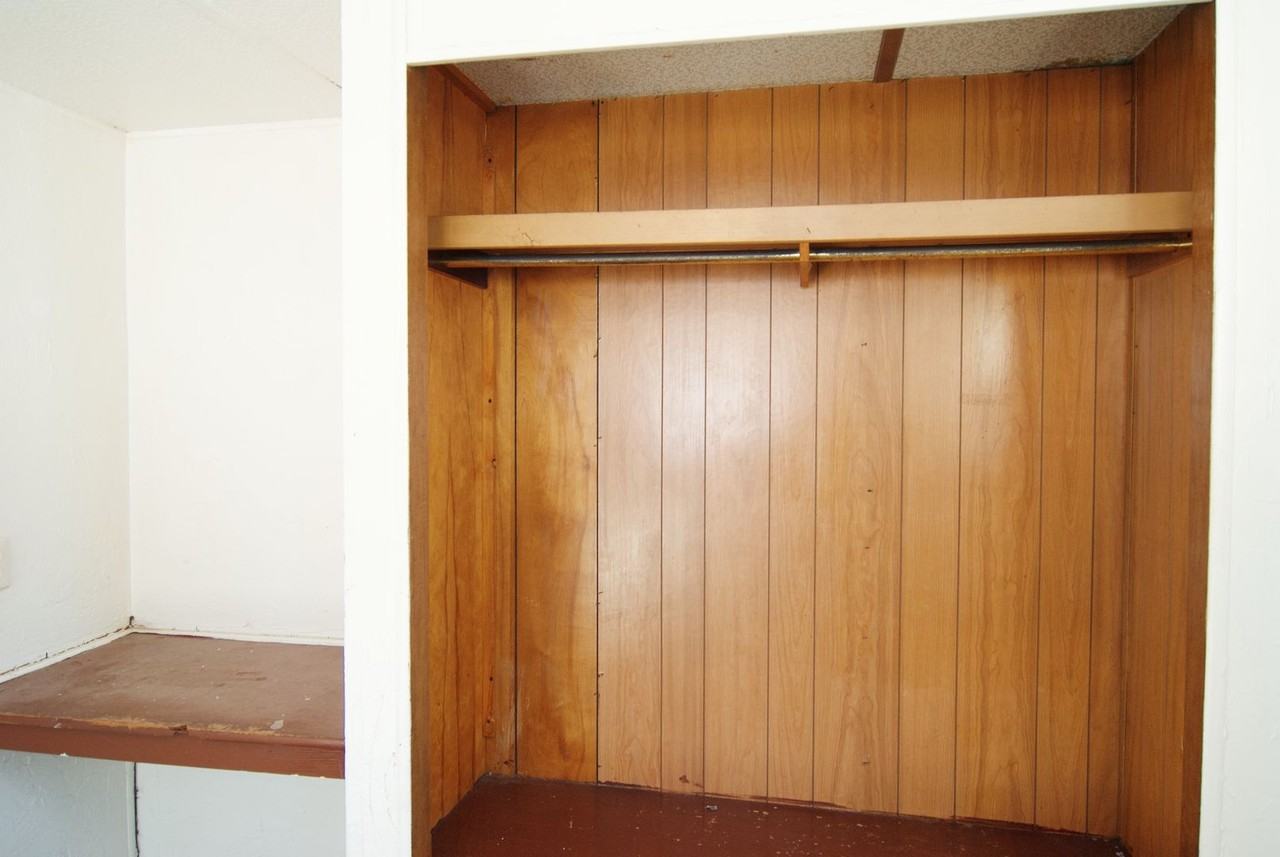 290 Gladstone St - Photo 6 of 7