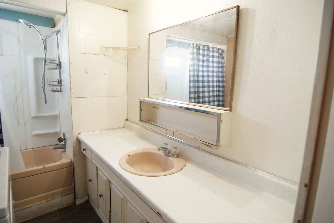 290 Gladstone St - Photo 7 of 7