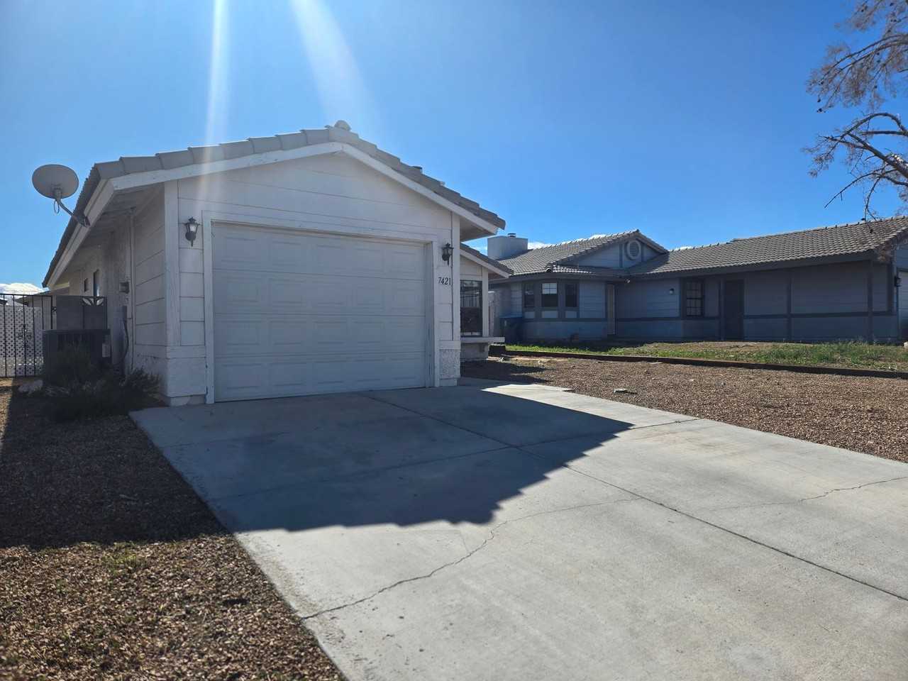 7421 Lattimore Dr - Photo 3 of 16