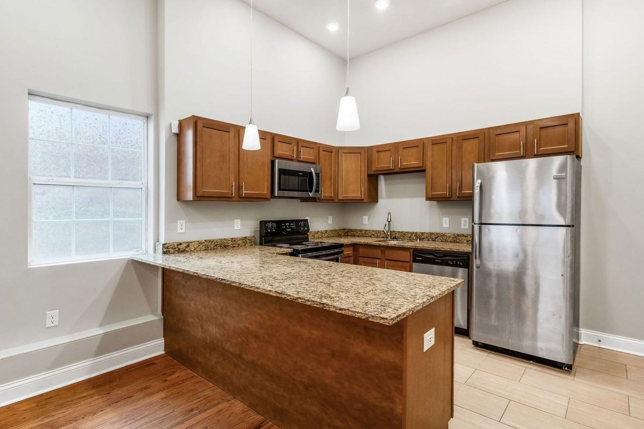 77 E 7th Ave #C - Photo 4 of 19