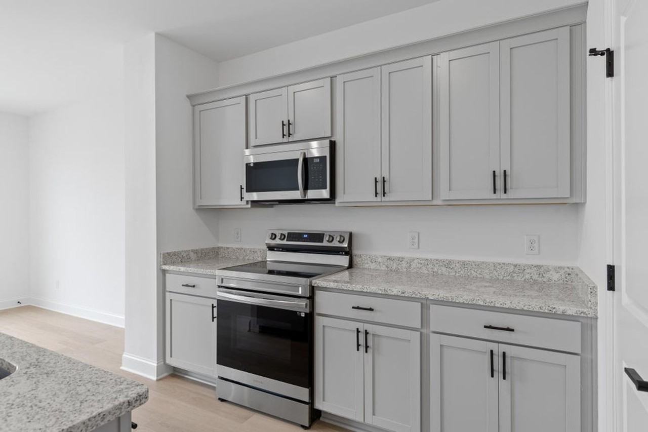 8851 James Creek Dr - Photo 6 of 18