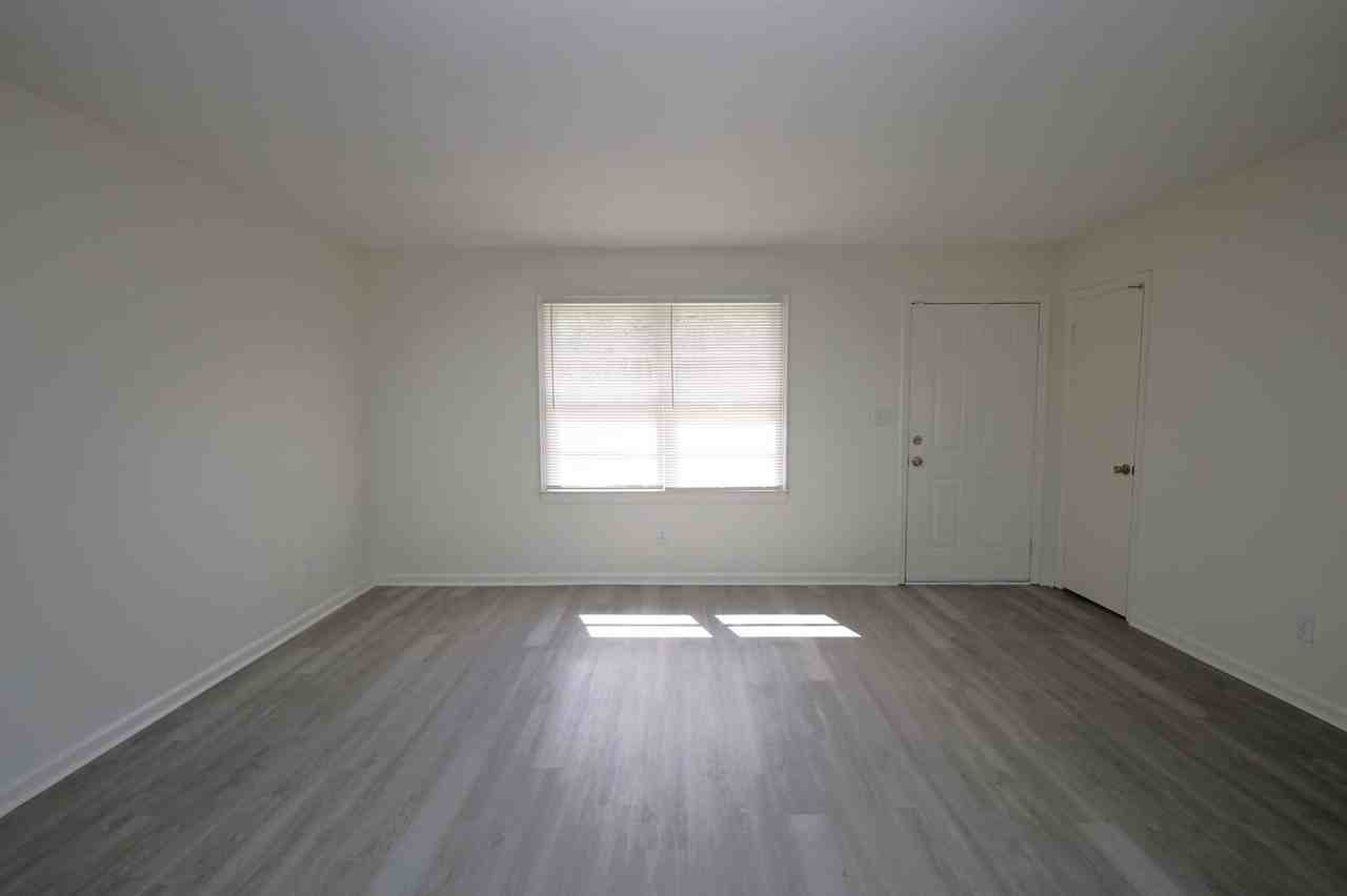 724 Vallotton Dr - Photo 2 of 12