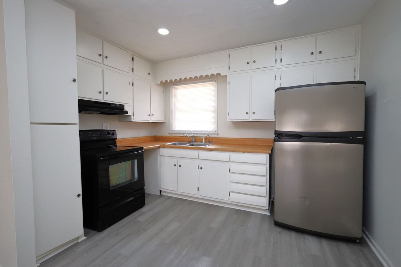 724 Vallotton Dr - Photo 5 of 12