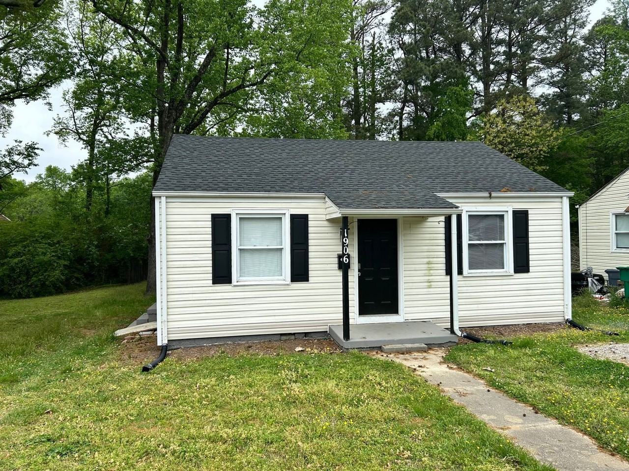 1906 Wakefield Ave - Photo 2 of 14