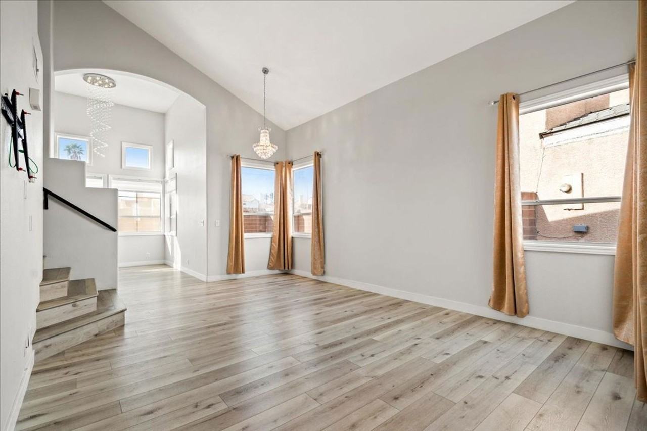 8141 Dartmoor Ave - Photo 3 of 21